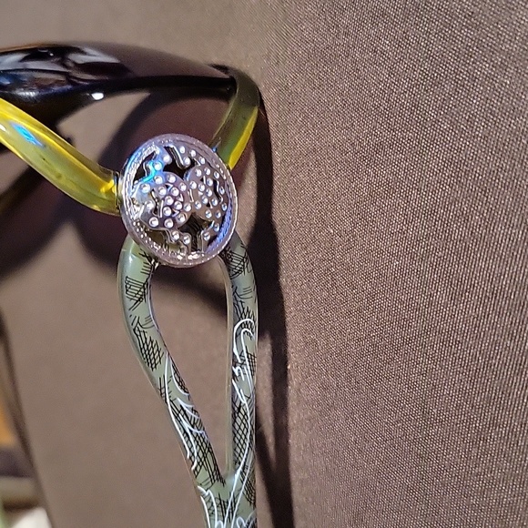 Green & Black Rhinestone Sunglasses 👓 - Picture 5 of 10